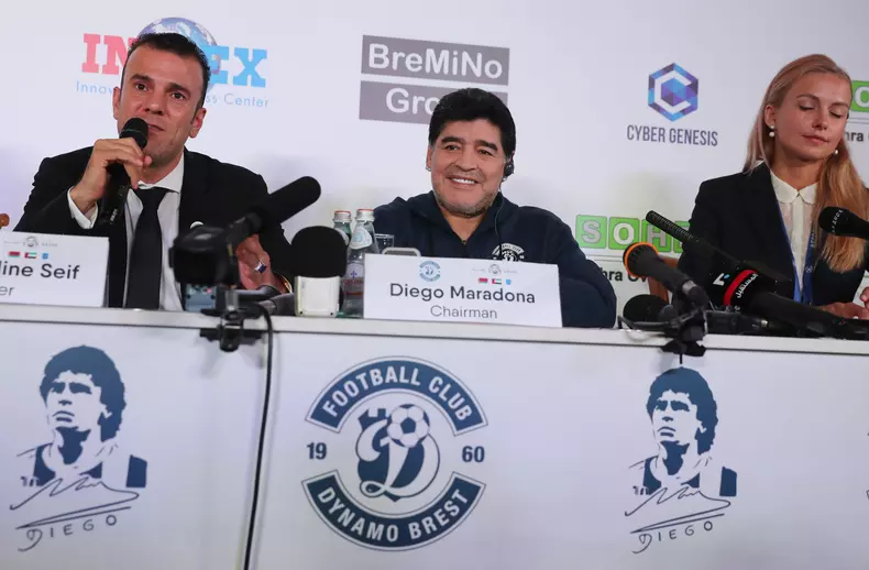 Maradona arrives in Brest