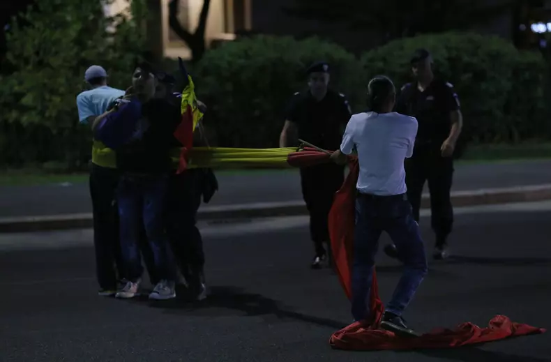 protest in piata victoriei_duminica_27 august (9)