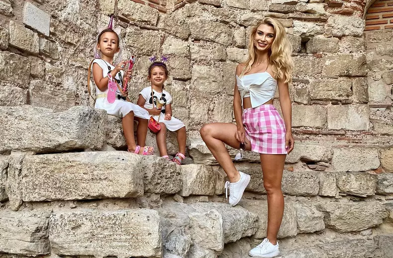 andreea-balan-si-fetitele-la-gradinita-de-stat-3