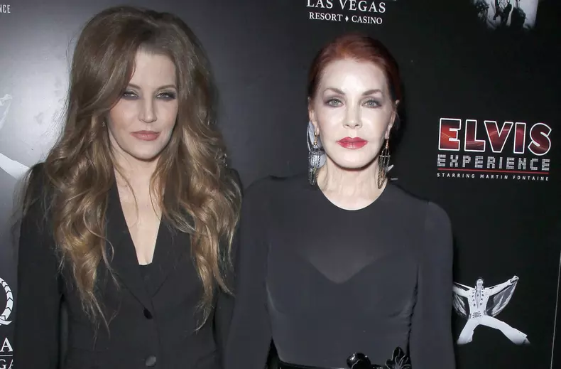 Lisa Marie Presley, fiica lui Elvis Presley, si mama ei, Priscilla Presley, in 2015. Foto: Hepta