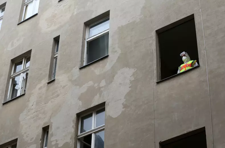 Police closes building due to unhealthy conditions