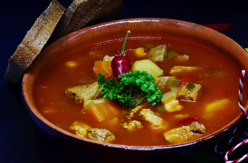 Ciorbă de miel gata de servit