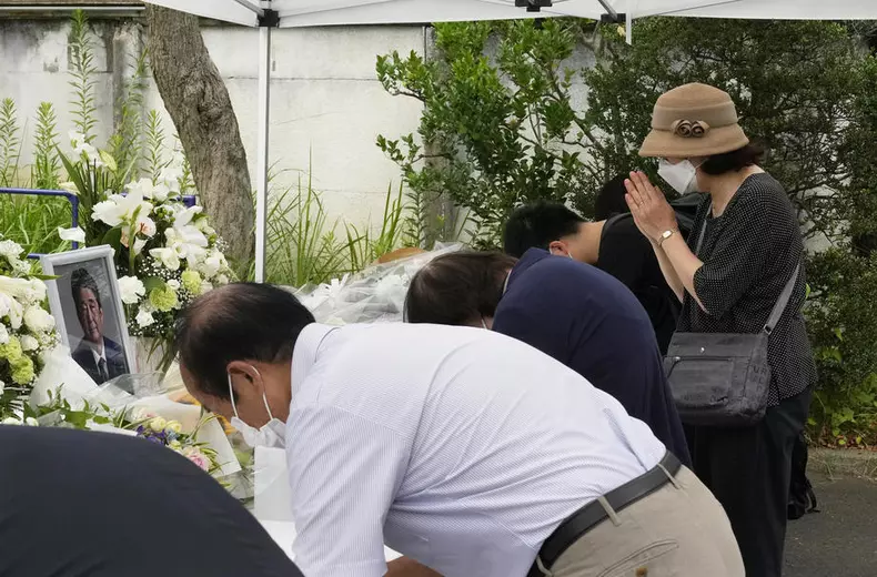 People pay tribute to former Japanese Prime Minister Shinzo Abe