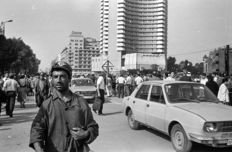 Miner în Piața Univerității