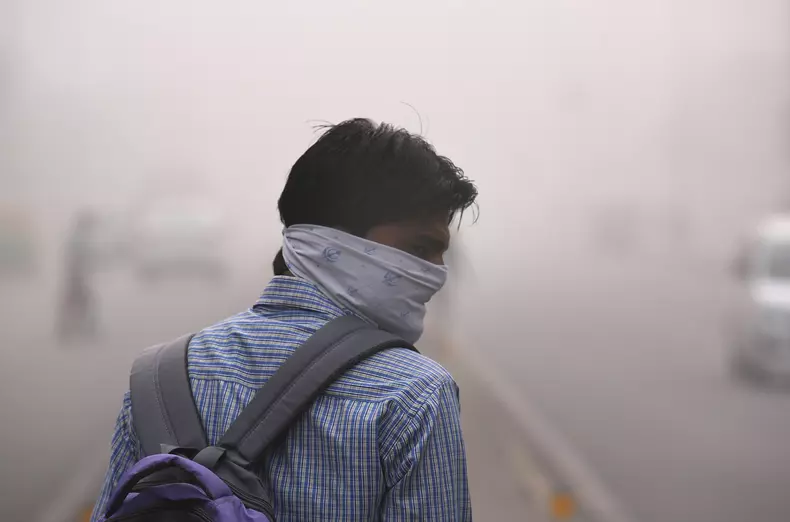 New Delhi struggles with heavily polluted air