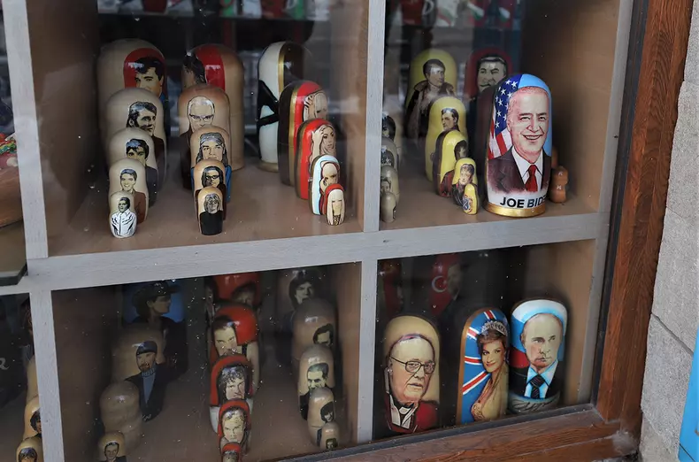 matriosca-putin-si-biden