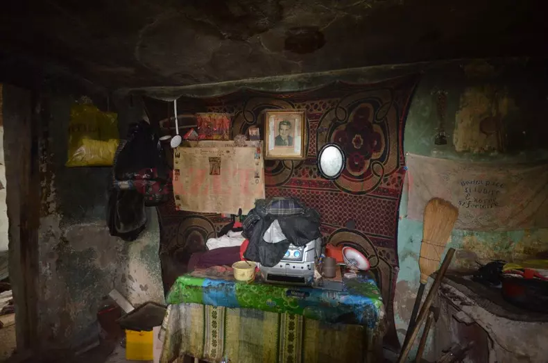 camera-in-care-locuiau-batranii2