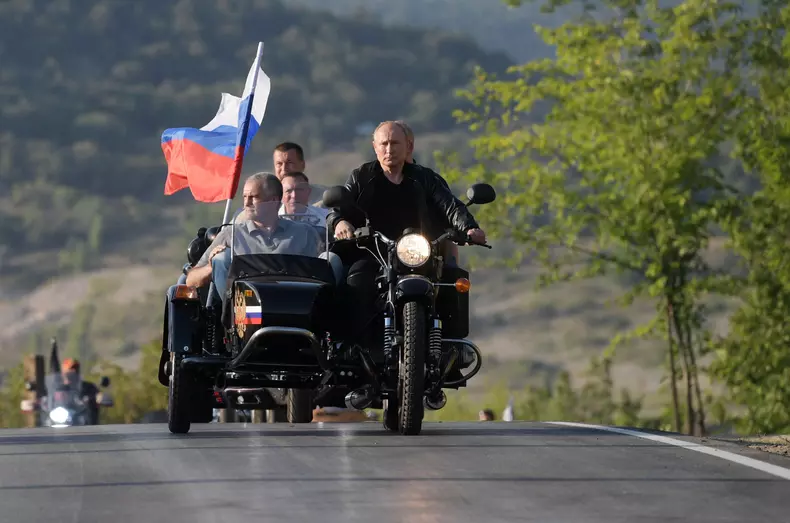 Putin joins Night Wolves on Crimea Bike Festival