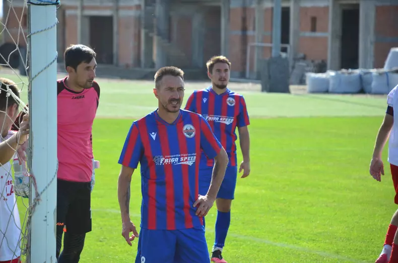 fotbalist roberto ayza foto acs speed academy pitesti