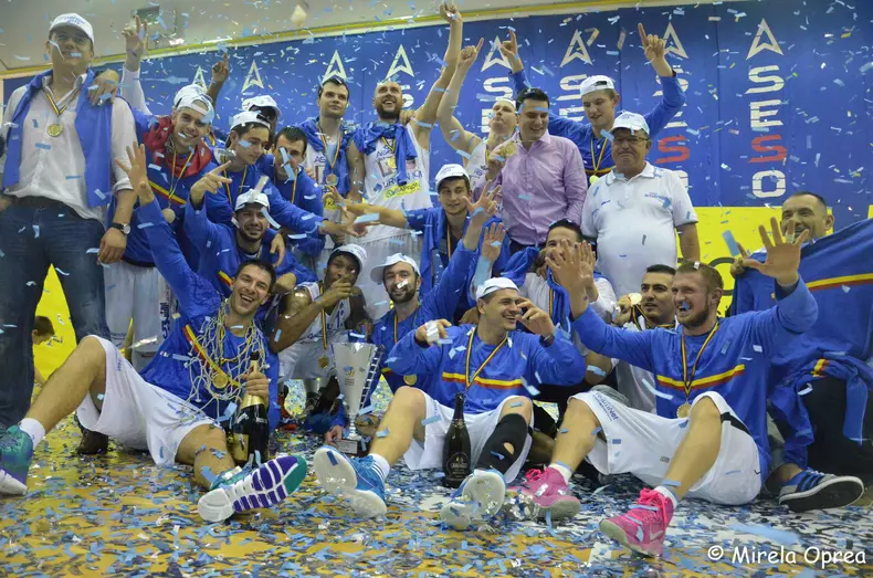 1 MARIN STELIAN CU ASESOFT TITLU CAMPIOANA BASCHET