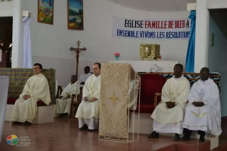 iasi preot in africa_