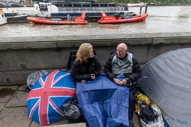 Queues form on Lambeth Embankment to see the Queen lie in stste at Westminster Palace, London, UK - 14 Sep 2022