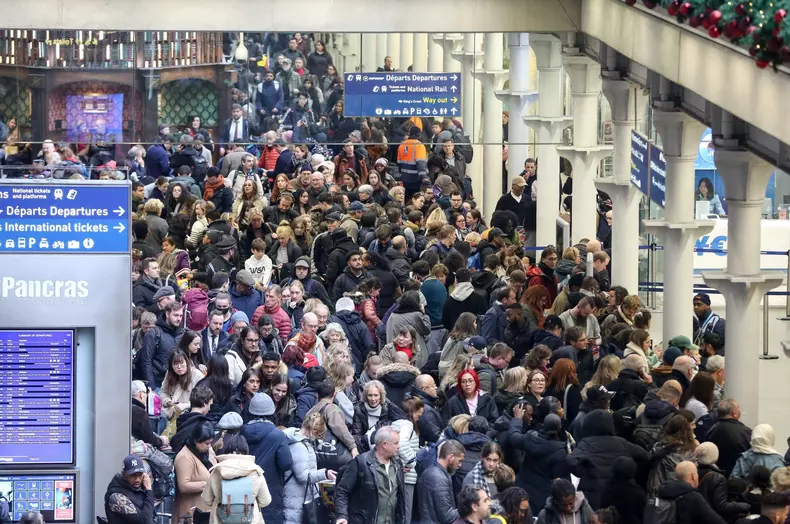 Overcrowding at London St Pancras International station, London, UK - 21 Dec 2023