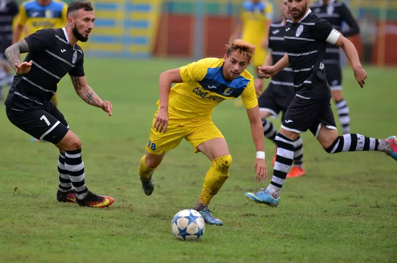 8. Tony Kanalos, în galben, la Olimpia Satu Mare -