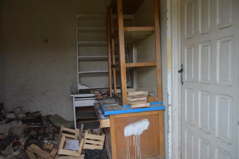 Scoala Manastirea, fosta cancelarie, actual depozit de lemne