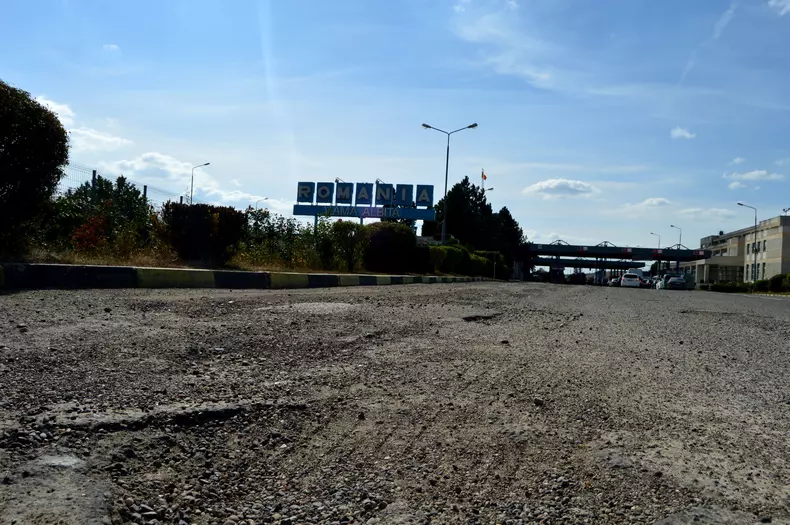 Vama-Albita bombardata