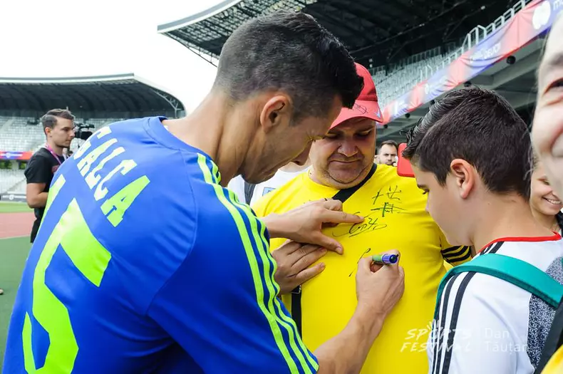 35298455_574363002978999_1813761059853434880_n