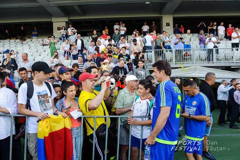 35302418_574363369645629_3830866182399852544_n