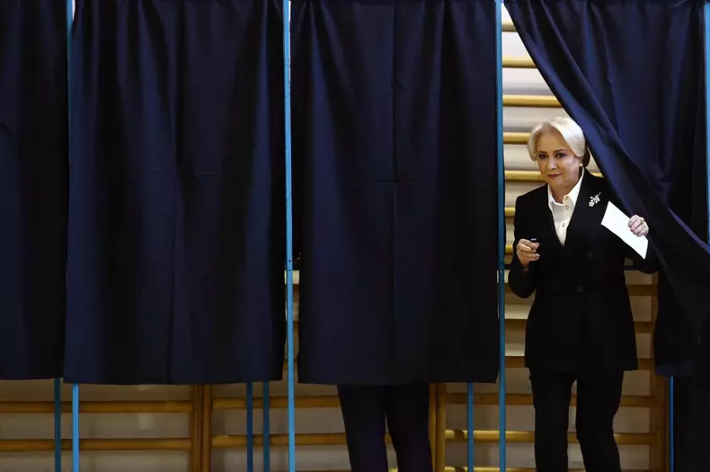 Viorica Dancila a votat la referendumum pentru redefinirea familiei (6)