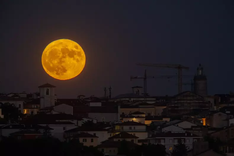 Italia, L'aquila