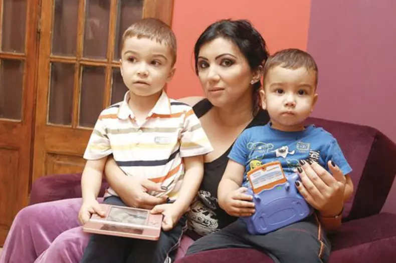 adriana bahmuteanu si baietii ei 6