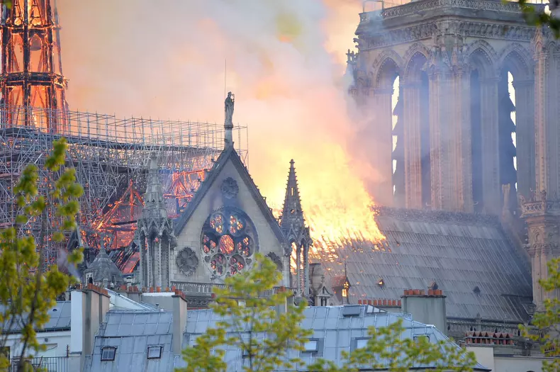 RV - Incendie de la cathédrale Notre-Dame de Paris...la flęche s