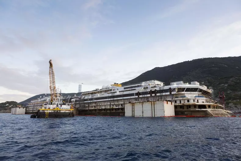 Costa_Concordia_EPA_2.jpg