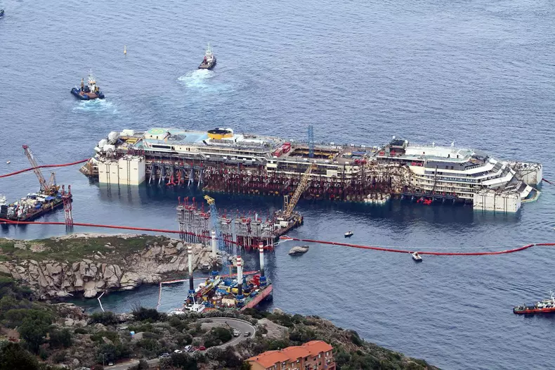 Costa_Concordia_EPA_4.jpg