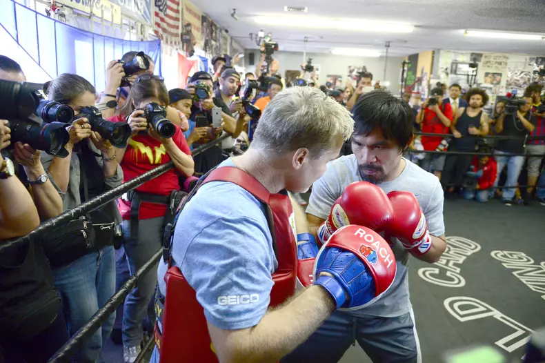 04-Manny-Pacquiao-Freddie-Roach-EPA-2.jpg