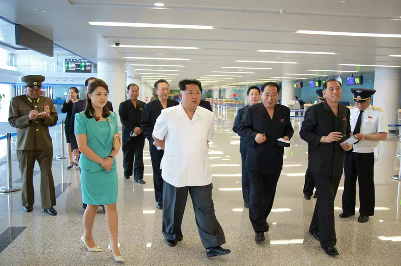 Kim Jong-un alături de soția sa, Ri Sol-ju