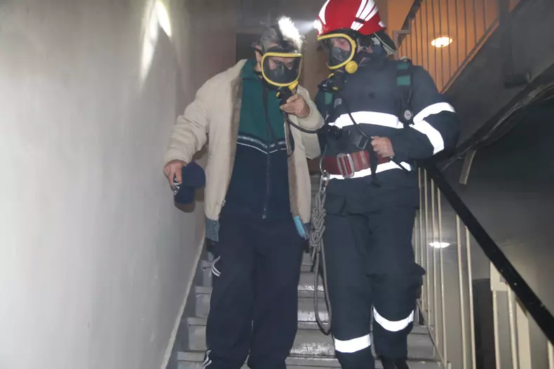 incendiu în București, pe bulevardul Râmnicu Sărat (2)