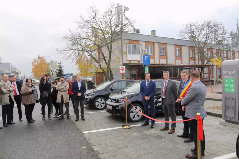 Prima stație de încărcare rapidă a mașinilor electrice, în aeroportul din Timișoara (2)
