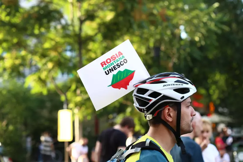 protest rosia montana vlad chirea (1)