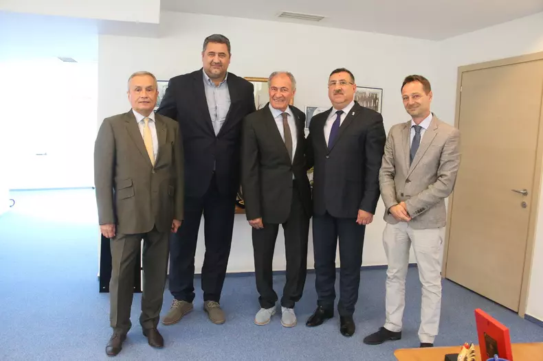 40314820_726533441032290_7111275887126904832_n