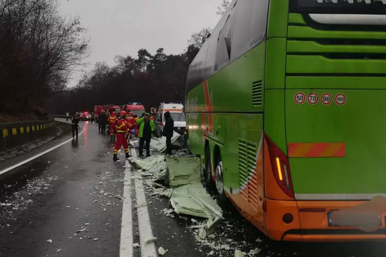 Accident pe DN1, în județul Sibiu (3)