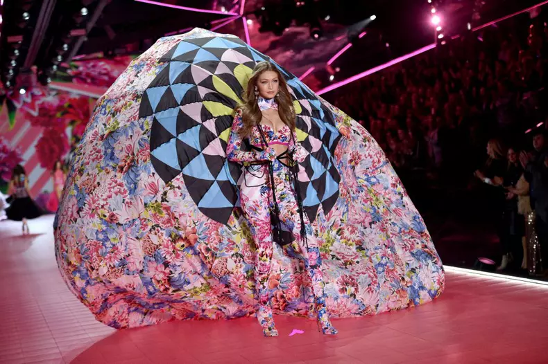 2018 Victoria's Secret Fashion Show - Runway
