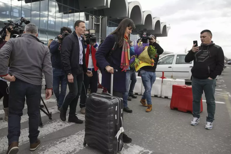Laura Codruta Kovesi pe aeroport (1)
