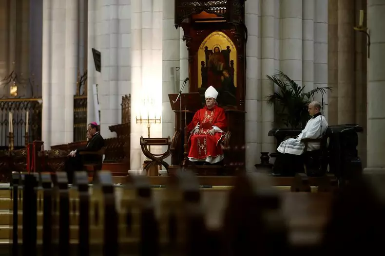 Arhiepiscopul de Madrid, Carlos Osoro, a oficiat liturghia în Catedrala La Almuneda, care a fost complet goală, iar ceremonia a fost transmisă online