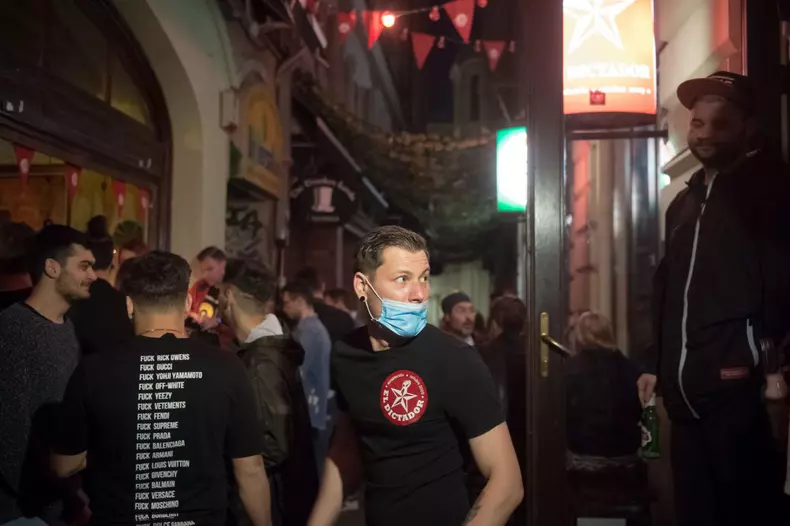 BUCURESTI- CENTRUL VECHI- REDESCHIDERE TERASE