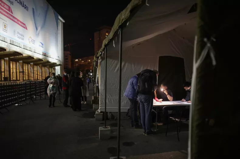 maraton vaccinare Sala Palatului _ Foto_ Inquam _ Octav Ganea (1)