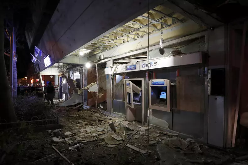 Hamas fires 130 rockets at Tel Aviv