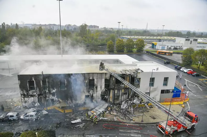 Six dead in crash of small private plae in Milan