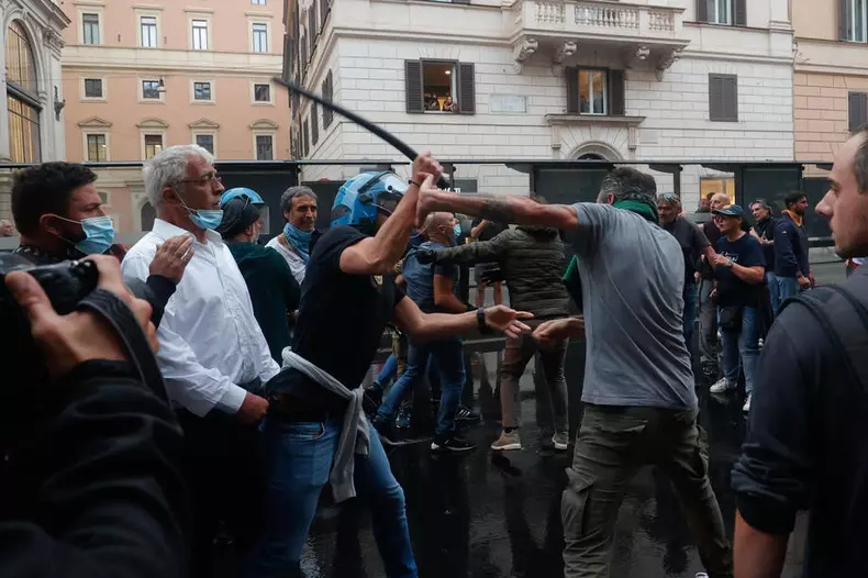Protest against the Green Pass in Rome