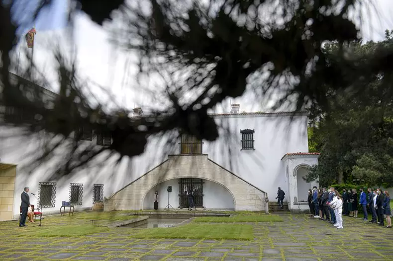 BUCURESTI - DECORARE - SPORTIVI SCRIMA - CASA REGALA