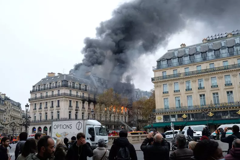 INCENDIE PARIS BOULEVARD DES CAPUCINES