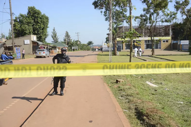 Bomb blasts kills one, injures seven