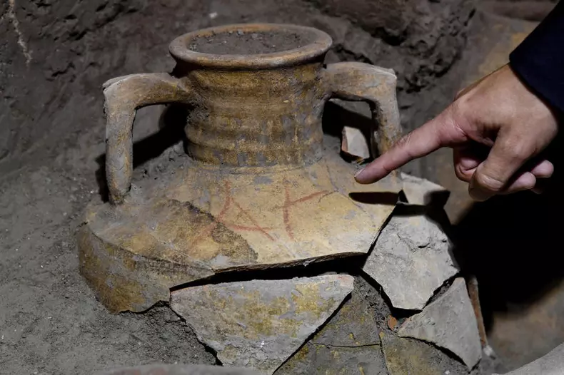 Archaeologists find slave room at Pompeii