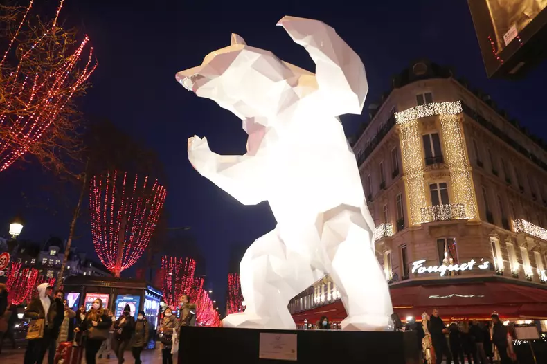 Paris Les sculptures de Richard Orlinski aux Champs-Elysees