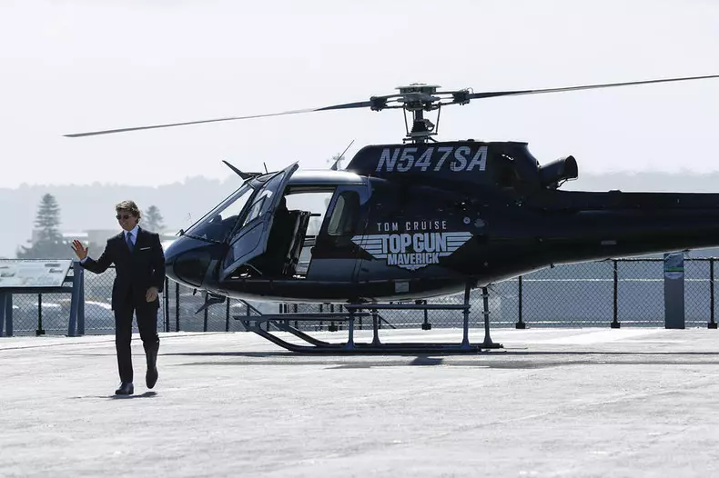 tom cruise top gun maverik