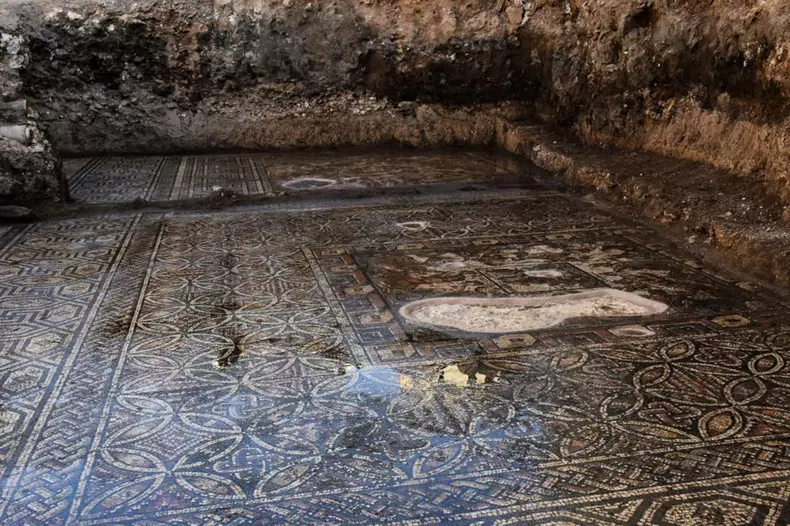 Intact Roman mosaic unearthed in Syria
